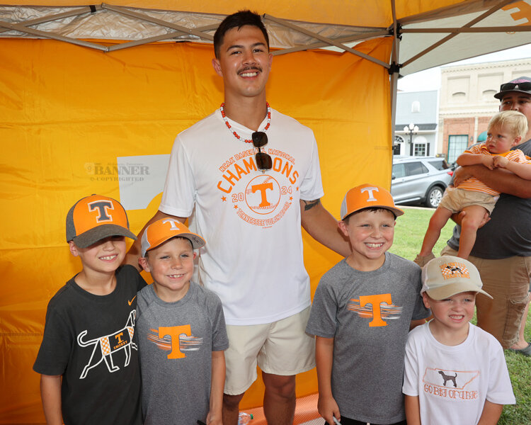 20240708-141043-2d4-web2-ensley_autographs_061A5036.jpg