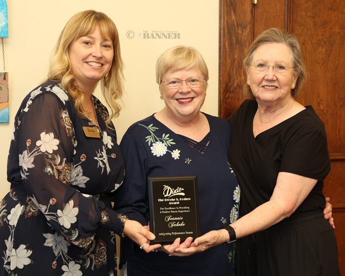 20240826-153624-be3-web2-dixie_hodges_award_061A0805.jpg