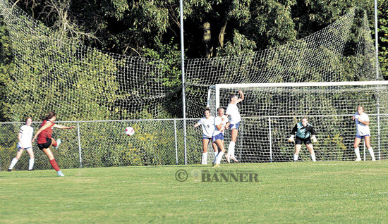 20240923-144813-8e3-web2-HHSatMHS-soccer-free-kick-DSC_0028.jpg