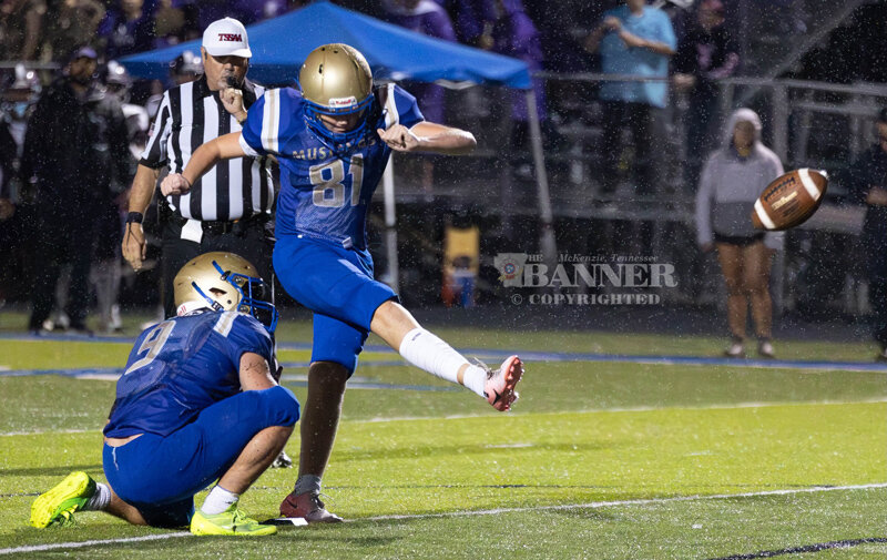Mustangs Struggle in Dog, Pony Show