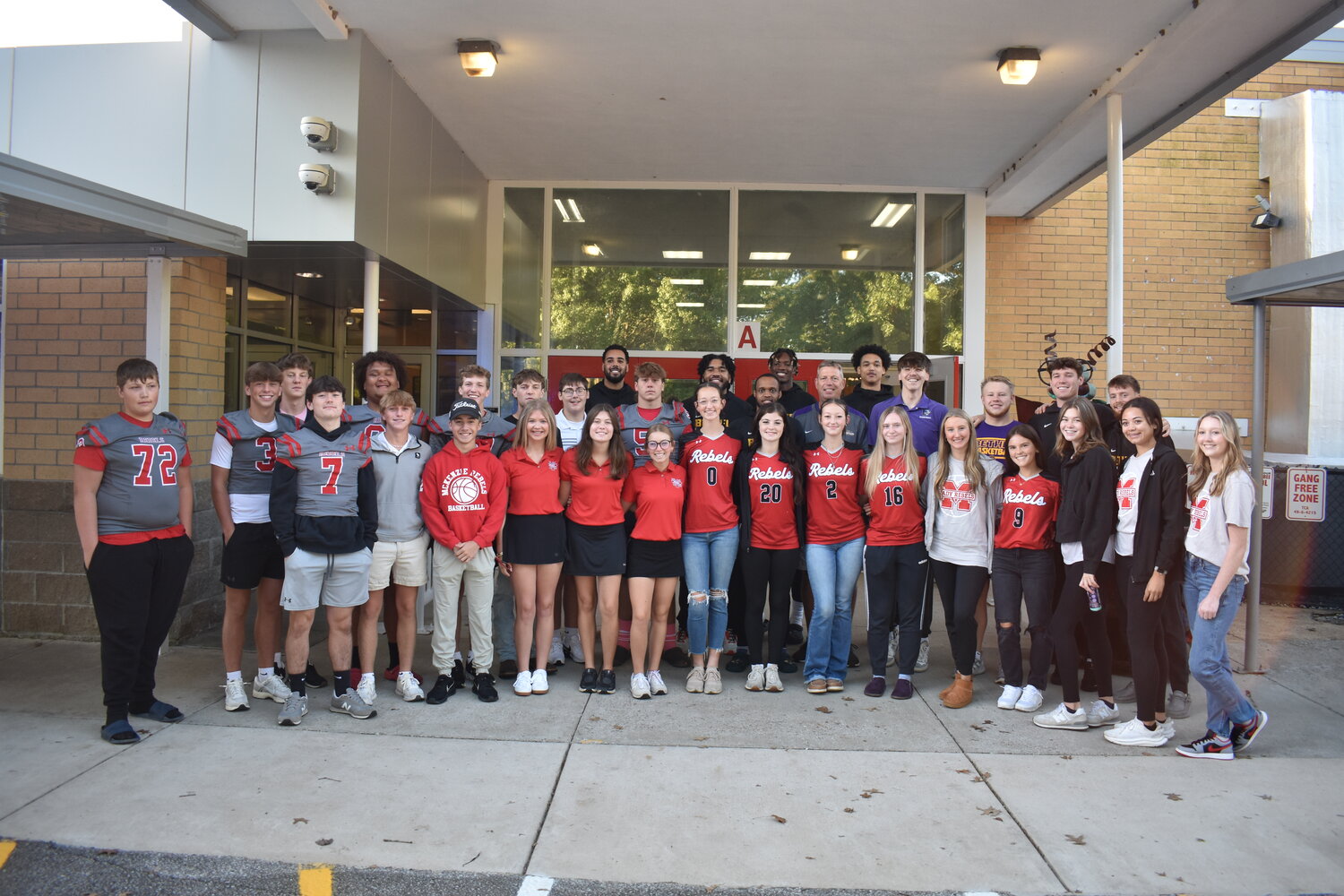 20241003-150938-546-MES-Walk-athletes-DSC_0159.JPG