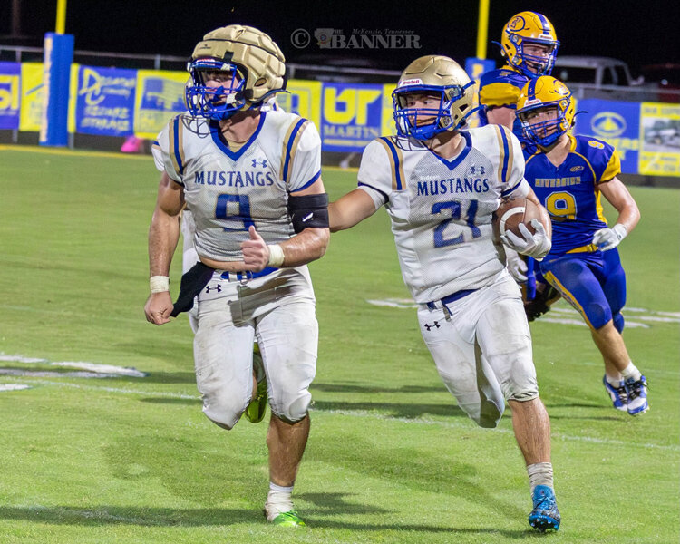 Huntingdon Defeats Riverside, 35-21
