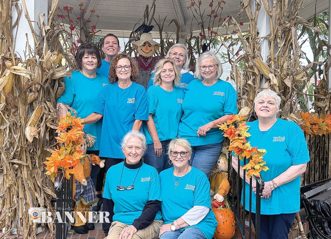 Beta Sigma Phi Decorates for Fall